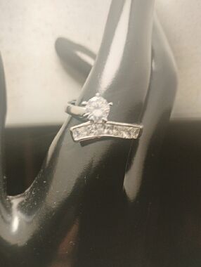 Super Bling Diamond Style Ring Size 9.75 Fun cocktail Shimmering Bling Ring